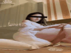 浴缸精油调教高潮：小姐姐肌肤紧贴，轻松滑入极致享受