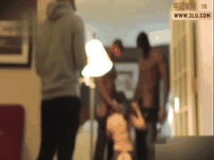 丈夫无力请黑人双雄调教淫妻，他在一旁拍摄学习猎奇之旅