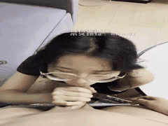 眼镜大学生反差婊深喉调教：扇巴掌叫爸爸沉沦性爱