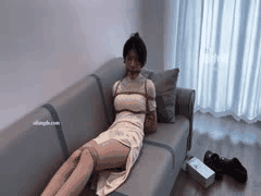 酥小强调教足控福利：约炮美腿模特丝袜内裤舔足舔穴高能刺激