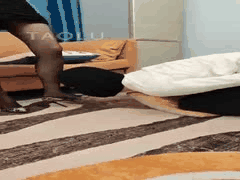 户外SM调教合集：黑丝足控踢裆踩踏，多女羞辱狗奴极致玩法