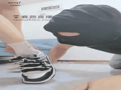 丝袜女王多奴调教盛宴：脚奴深喉踩踏骑马SM狂欢