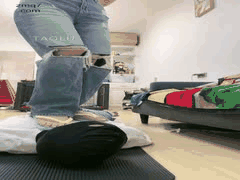 黑丝美足暴力调教：皮靴踩踏、鞭打贱奴与极致SM虐待合集