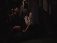 夜间巴士上的禁忌激情：美园和花与大屁股人妻中出一晚狂欢