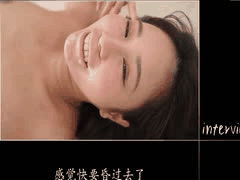 夏生奈津：迷醉神情觉醒夏日情欲，小巧身躯与丰盈乳房反差诱惑