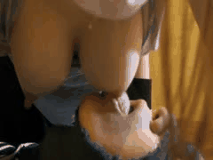 独家特辑：年轻妈妈丰满美乳喷奶舔吸诱惑 FC2-999863