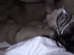 完美身材紧致淫荡人妻：床上功夫征服群P狂欢，无码口交高潮迭起！