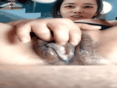 露脸人妻少妇沙发激战：深喉口交后上位狂插，骚穴淫水特写喷涌