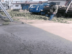 农村骚人妻玉米地抠逼自慰喷水狂潮 露天洗澡口交激战啪啪