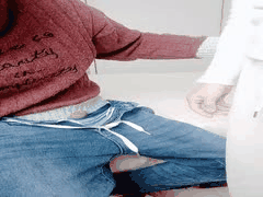 厨房激情：肥臀熟女人妻欲拒还迎 被大屌征服淫叫不止