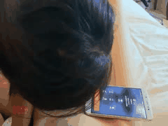 偷情人妻电话辱骂老公！嘴里含野男人鸡巴兴奋喷白浆