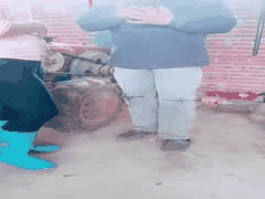 农村熟女人妻直播套路被勾引，强脱裤子狂舔大屁股啪啪作响！