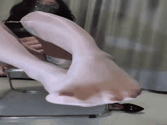 熟女少妇紧身皮裤翘臀诱惑：珍珠内裤摩擦私密快感，直入神仙享受