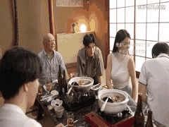 出差温泉惊魂：只给妻子一条浴巾进男浴室，被性欲旺盛男人们轮番侵犯！橘玛丽人妻中出群P