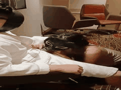 高挑秘书尤物办公室遭后入猛操：衣服未脱打屁股辱骂，柳腰丰臀诱惑老板上瘾