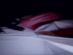 【禁忌乱伦】哥哥骗放学妹妹玩脱衣飞行棋，肉棒意外滑入嫩穴，妹妹惊慌哭喊：哥这是乱伦！