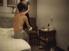 大学生叫鸡意外邂逅同学妈妈！尴尬开房狂操白虎熟女，妈妈赞叹：比我儿子还猛！