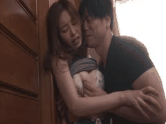 番号：ADN-428日期：2022-11-1演员：#夏目彩春片名：你的妻子……我可以借你一晚吗？⭐剧情：“我想看看我孙子的脸”、“你什么时候结婚？”我实在受不了了。实在太麻烦了，最后只好说：“我正在交往，打算结婚。”我以为这样能稍微缓和一下气氛，结果却被“快点带她过来”、“你什么时候带她过来”之类的要求轰炸了。只有他才能让我问这种问题。“你老婆……能借我一晚吗？”