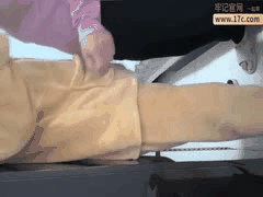 弟弟偷看AV被嫂子撞见 性感巨乳诱惑让他瞬间失控