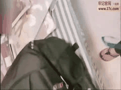 禁忌母子乱伦：妈妈的急切恳求，赶紧关门别让爸爸发现！