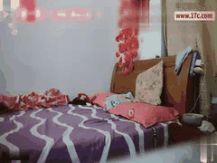 趁爸上班出门，骚妈忍不住勾引儿子乱伦激战！