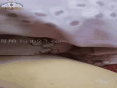 海角社区禁忌缠绵：母亲欲拒还迎的极致快感，鸡巴涨涨进入温暖秘境