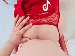 熟女妈妈观看3P视频：老公内射后儿子再续乱伦激情