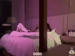 不守妇道的妈妈偷情被儿子电话打扰 怒吼后让爷爷紧急接人