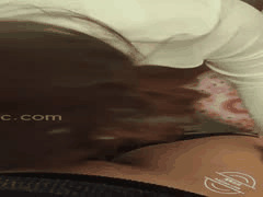 海角社区大胸喷水嫂子足交诱惑：她承认你的鸡巴比哥哥更大更会玩