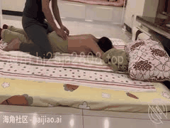 海角社区：小王子强扒妈裤按摩变激情，带套插入不圆满