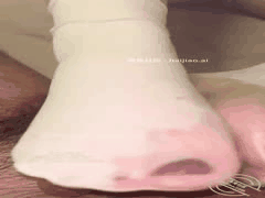 巨乳表姐的强制调教：床上教她伺候男人的激情秘密