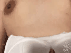 兽性大发！儿子再推倒风韵妈妈，大鸡巴猛操喷水高潮