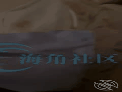 海角社区真实小王子：深夜爬妈床摸大屁股，妈妈竟主动回应硬了没