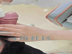 海角社区：醉酒姐姐卫生间口交撩人，麻将声中后入撅臀超刺激