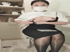 极品熟女桃子冰妈妈：儿子写作业时背后偷偷自慰高潮，骚母狗乱伦剧情合集