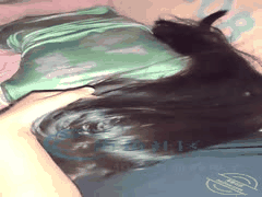 相依为命母子晨间泡澡亲密：儿子猛插妈妈忍不住主动扭臀求欢