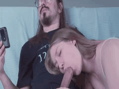 继妹接电话替女友侍奉继兄，女友发现后竟加入三人行