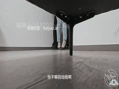 刺激乱伦剧情：女婿刚操完丈母娘，老丈人突然回来直接内射！女婿躲床下全程偷看