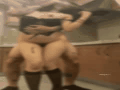 两个可爱小萝莉的甜蜜互动