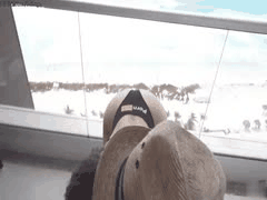 合租室友竟是P站网红！白虎少女馒头逼惊喜，下面藏着根诱人棒棒糖