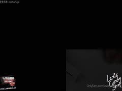 JK校服学生妹房租危机：没钱交租被迫以性补偿，被房东后入玩弄白虎小穴