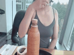 05年微胖小萝莉真空出门塞跳蛋街头晃荡！精液冰激凌喂食吞精高潮喷不停