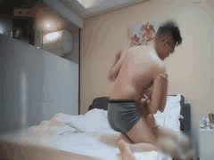 粉色护士装萝莉浴室鸳鸯浴：奶头硬挺深喉口交后入狂抽内射高潮