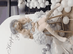 反差美少女成人礼：洛丽塔白丝萝莉被压倒床上，娇吟上位叫爸爸欲仙欲死高潮颤抖