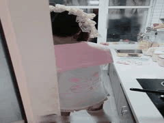 淫欲反差萝莉厨娘：做饭时被主人抱腰后入中出的一天
