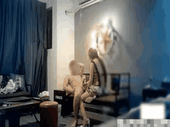 00后萝莉女仆被大屌猛干叫疼！多姿势口交丝袜激战客厅床上