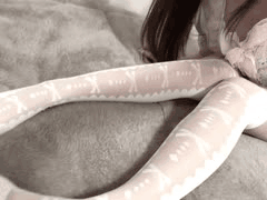 清纯高中萝莉反差诱惑：调皮骚姿势自慰挑逗人心