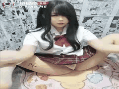 诱惑萝莉黑丝足控：JK制服自慰直播秀