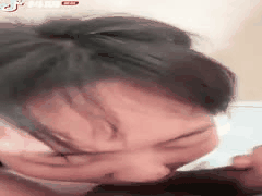 学校操场禁忌野战：萝莉学生与小母狗的激情偷欢