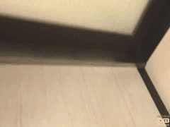 餐厅辣妹不穿内裤大胆露出！男友洗手间激情啪啪险被发现，刺激萝莉露出play